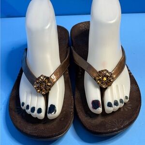 Vionic  Orthaheel Technology  Bronze Women's Thong  Slide Sandals Size 8 VGUC